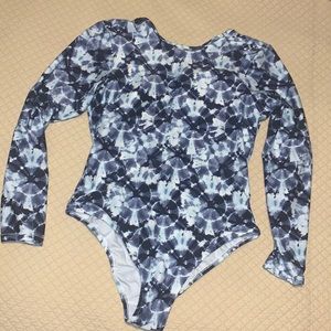 Old Navy one piece long sleeve swim suit. Size large